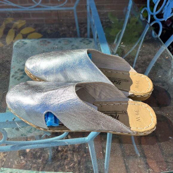 Nida Lu Handmade Antalya Metallic Leather Mules NWT - Picture 5 of 8